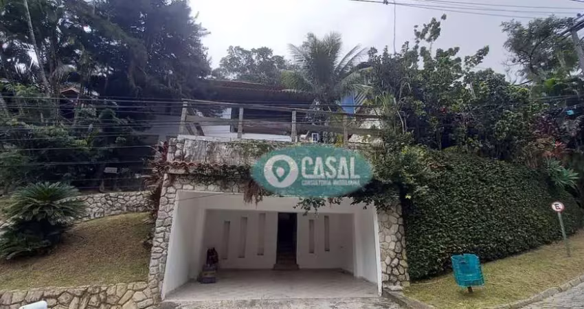 Casa em condomínio com 04 quartos, piscina, sauna e churrasqueira em itaipu!