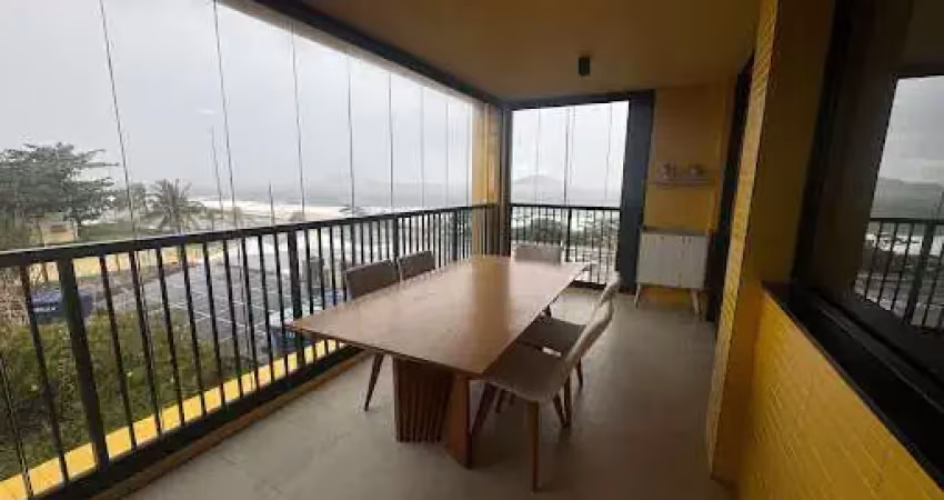 Apartamento com 02 quartos com varandão na frente da praia de piratininga!