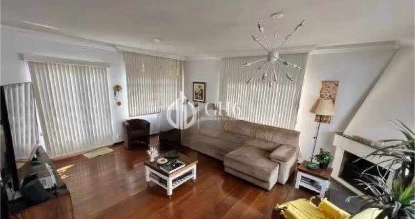 Residência de Alto Padrão com Piscina - Jardim América