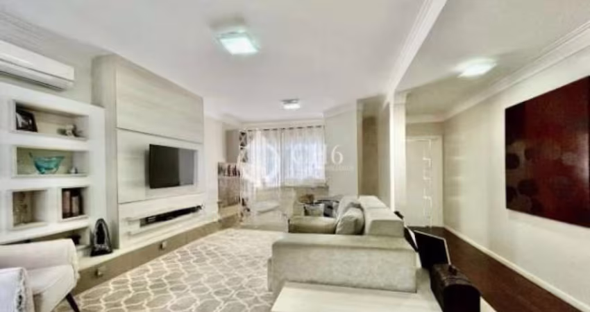 Residência com piscina - Jardim Carvalho