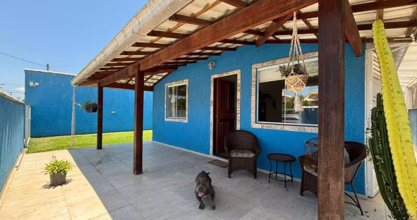 Belíssima casa mobiliada à venda, dentro do condomínio com praia Orla 500.