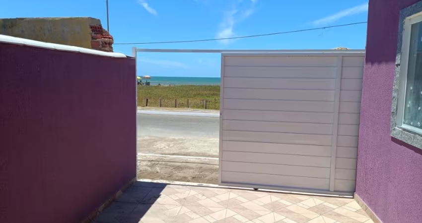 Casa pé na areia, excelente oportunidade de investimento na praia de Unamar - Cabo Frio.