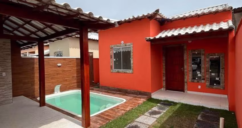 Casa colonial com laje dentro de condomínio com praia em Unamar - Cabo Frio.