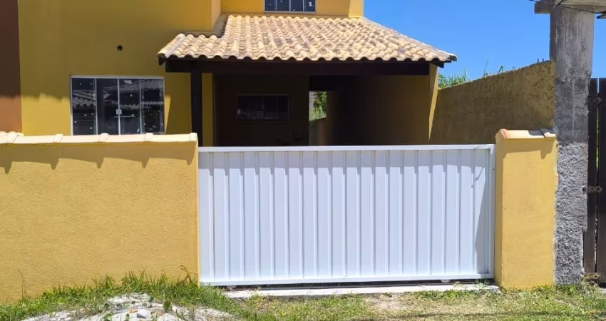 Casa duplex escriturada à venda, dentro de condomínio com praia