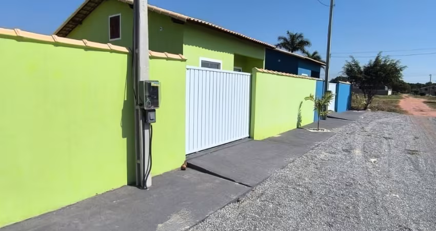 Linda casa dentro de loteamento com portaria 24h disponível  para venda em Unamar - Cabo Frio.