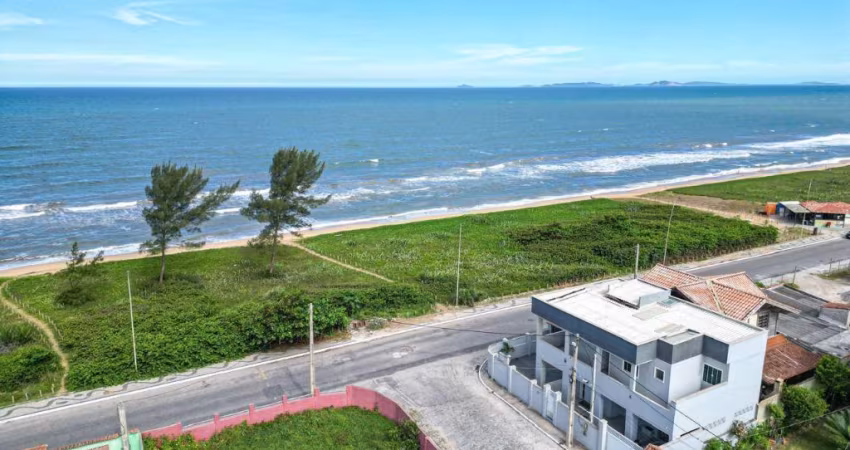 Linda casa de frente para o mar com 3 quartos, sendo 2 suítes em Unamar - Cabo Frio.