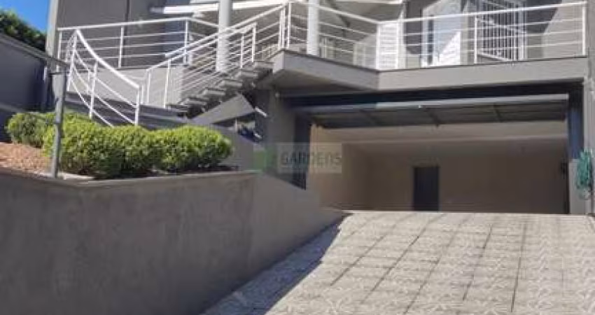 Casa Ampla de três dormitórios com vista deslumbrante