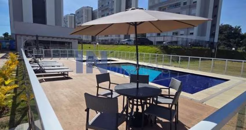 Lindo apartamento no Condomínio Cenário, 2 dormitórios sendo uma suíte, 1 vaga de garagem descoberta, armários planejados,  área  laser  com piscina .