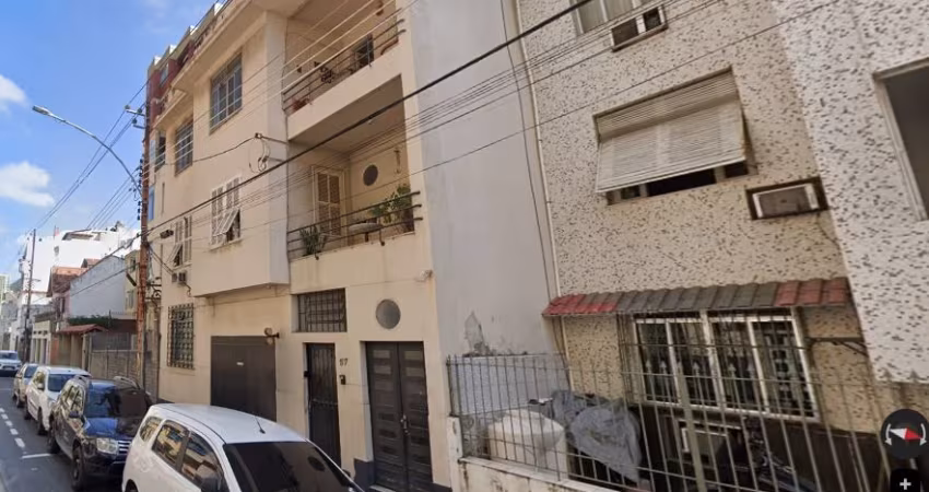OPORTUNIDADE! Apartamento tipo casa, térreo, sem escadas, com entrada independente, apenas 3 degraus do nível da rua, COM 1 VAGA DE GARAGEM EXCLUSIVA, SEM CUSTO MENSAL DE CONDOMÍNIO