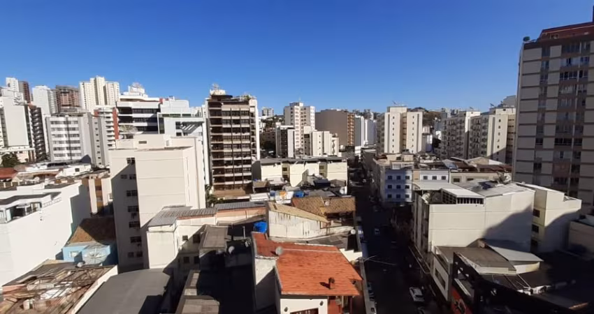 Quarto e sala com armários no coração de São Mateus