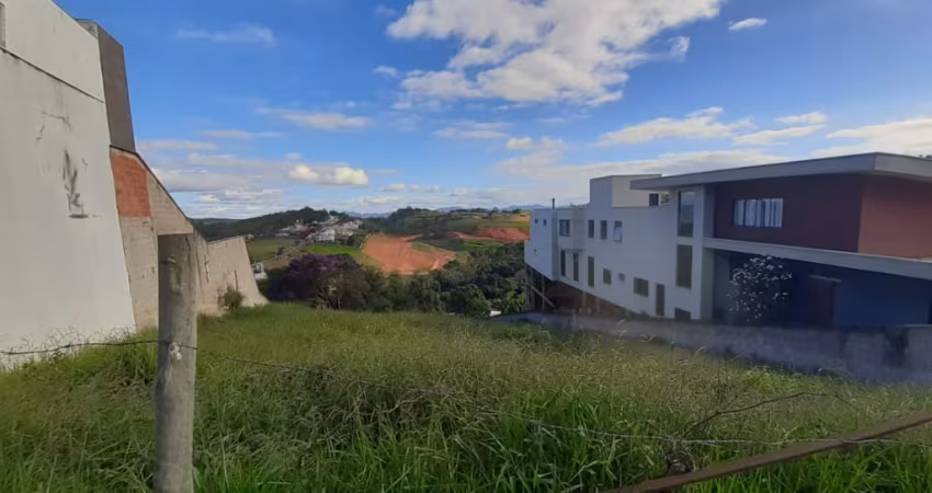 Terreno de 2.500 m² no Portal do Sol
