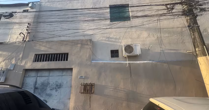 Casa duplex três quartos próximo ao shopping ponta negra e cma