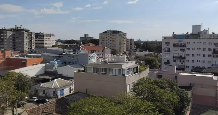 Apartamento com 2 dormitórios e vaga escriturada no bairro floresta