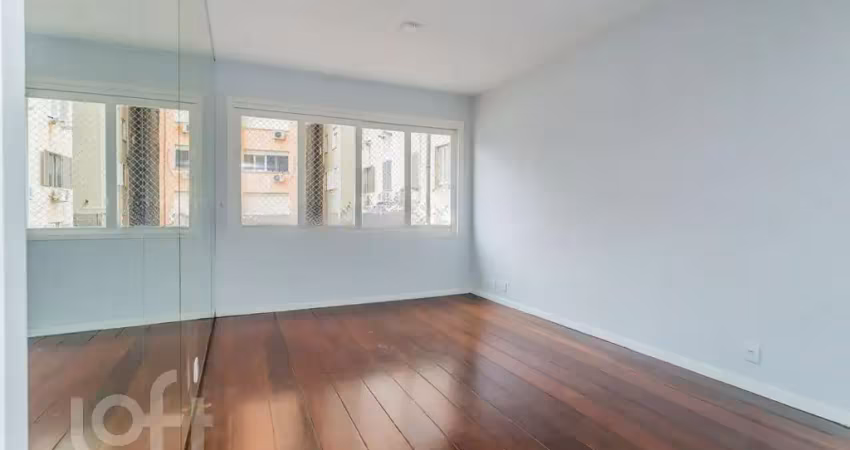 Amplo apartamento no centro histórico com 2 dormitórios e garagem