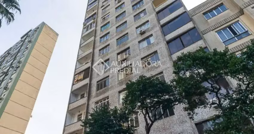 Apartamento amplo e mobiliado com sacada – sol da manhã e portaria 24h