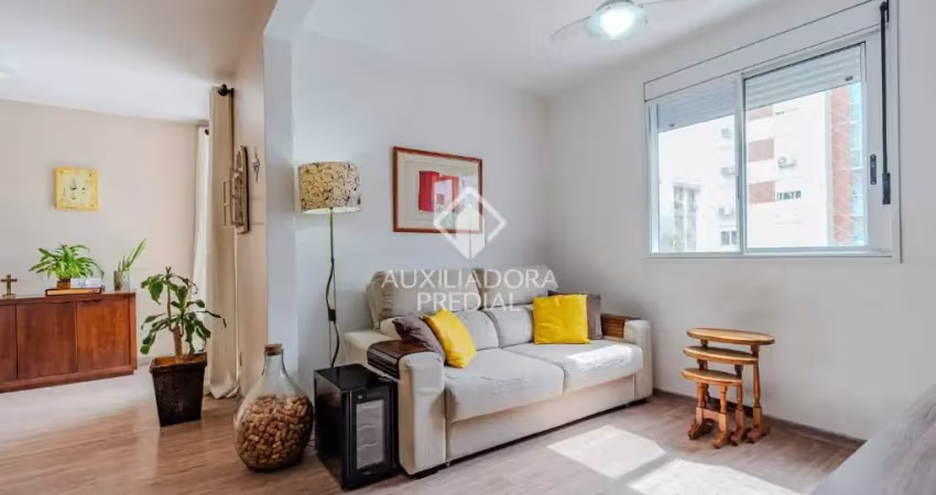 Apartamento com 3 Dormitórios, Suíte e Sacada com Churrasqueira no Bairro Cristal!
