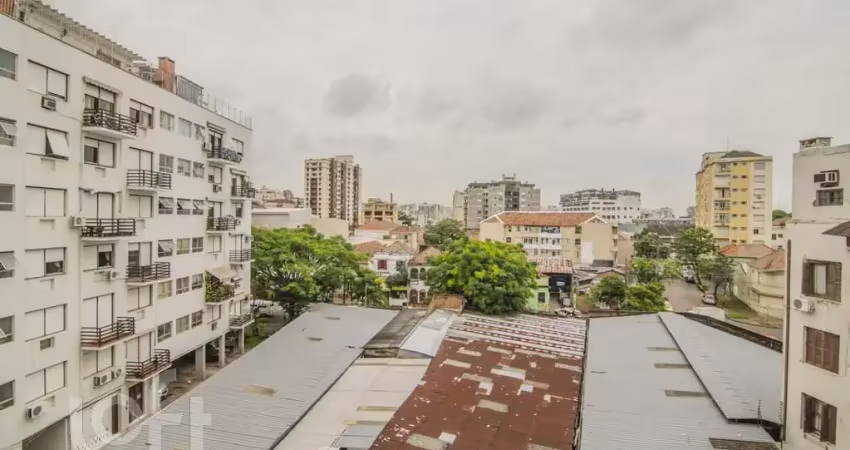 Apartamento 2 dormitórios com closet, vaga coberta e sol da manhã – excelente localização!