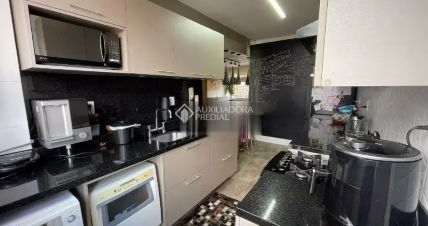 Apartamento reformado com 2 dormitórios e vaga escriturada no bairro floresta – 76 m²