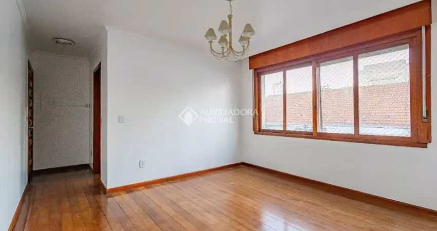 Apartamento amplo e ensolarado com 2 dormitórios e vaga coberta no bairro floresta!