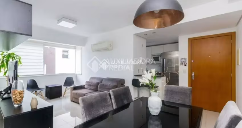 Apartamento mobiliado com suíte, churrasqueira e vaga dupla – excelente localização!
