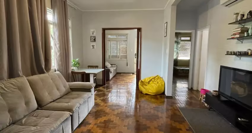 Residência ampla, forte potencial comercial  na azenha