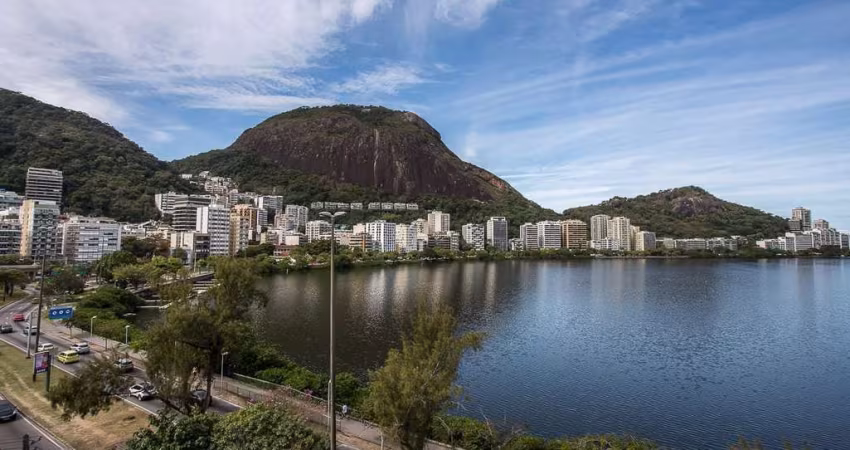 Excelente Cobertura Linear, com 139m², na Borges de Medeiros,  2 quartos sendo 1 suíte, debruçada s