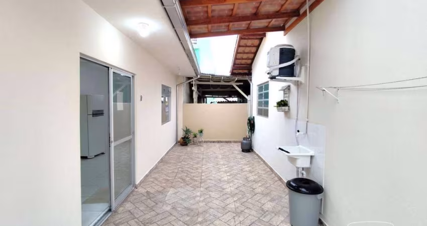 Casa Fundos com 1 dormitório para alugar, 41 m² por R$ 1.709/mês - Rua Alvario Medeiros Santiago, 1210 - Areias - São José/SC