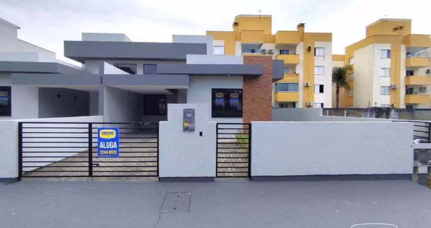 Casa com 3 dormitórios para alugar, 100 m² por R$ 4.135,68/mês - Sertão do Maruim - São José/SC