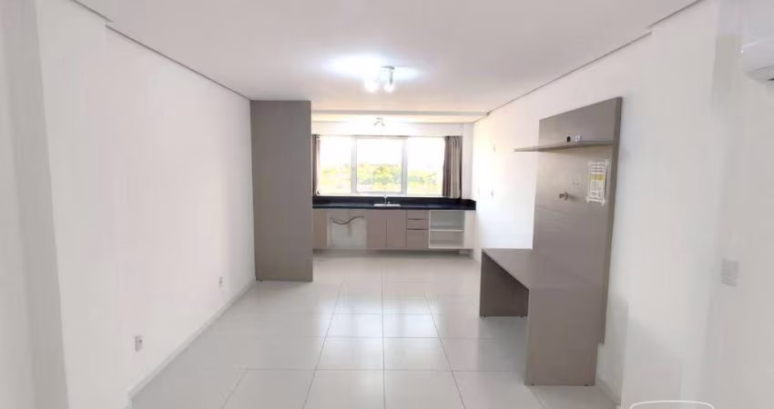 Apartamento com 1 dormitório para alugar, 32 m² por R$ 2.339,84/mês - Estreito - Florianópolis/SC