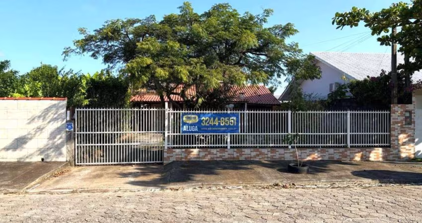 Casa Térrea Fundos com 1 dormitório para alugar, 20 m² por R$ 1.000/mês - Rua Realeza, 479 - Praia do Sonho - Palhoça/SC