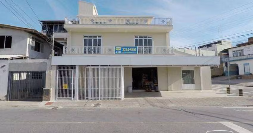 Casa com 2 dormitórios para alugar, 160 m² por R$ 3.662,76/mês - Barreiros - São José/SC