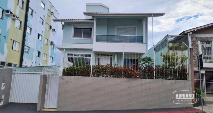 Casa com 3 dormitórios, suíte master e Piscina à venda, 243 m² por R$ 2.100.000 - Capoeiras - Florianópolis/SC