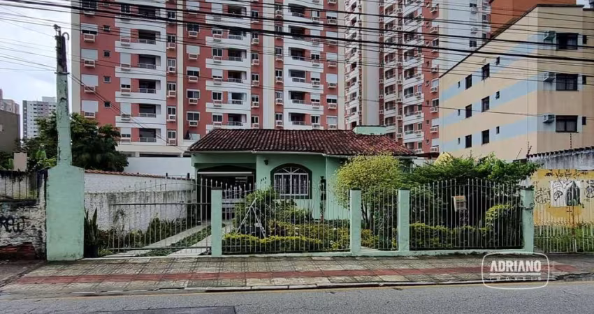 Casa com 3 dormitórios à venda, 229 m² por R$ 750.000,00 - Barreiros - São José/SC