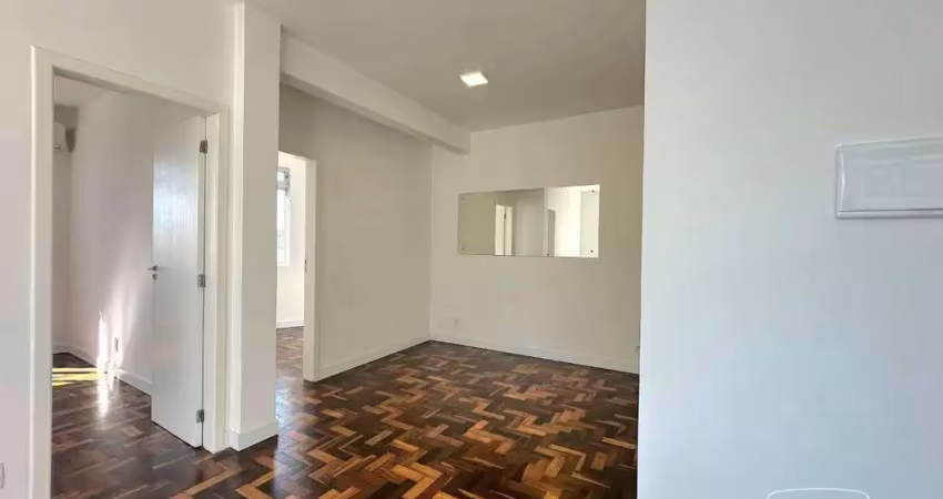 Apartamento reformado com 2 dormitórios à venda, 51 m² por r$ 475.000 - estreito - florianópolis/sc