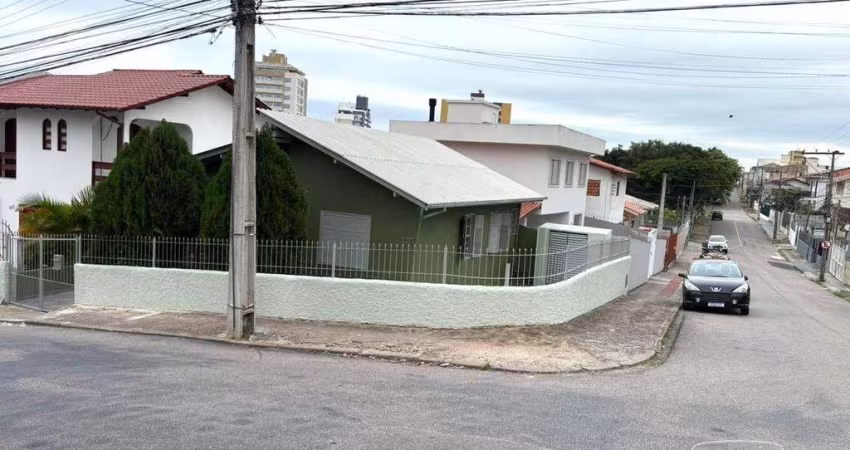 Casa com 3 dormitórios para alugar, 86 m² por R$ 4.025/mês - Capoeiras - Florianópolis/SC