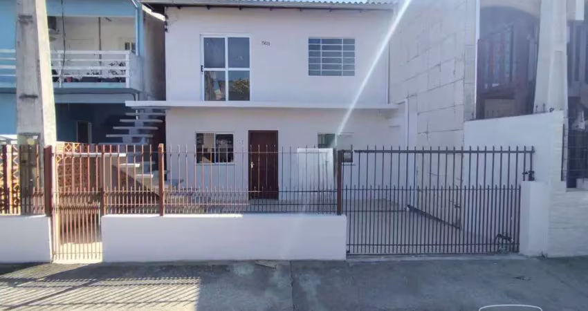 Casa piso superior com 2 dormitórios para alugar, 64 m² - rua celio veiga, 768 - jardim cidade de florianópolis - são josé/sc