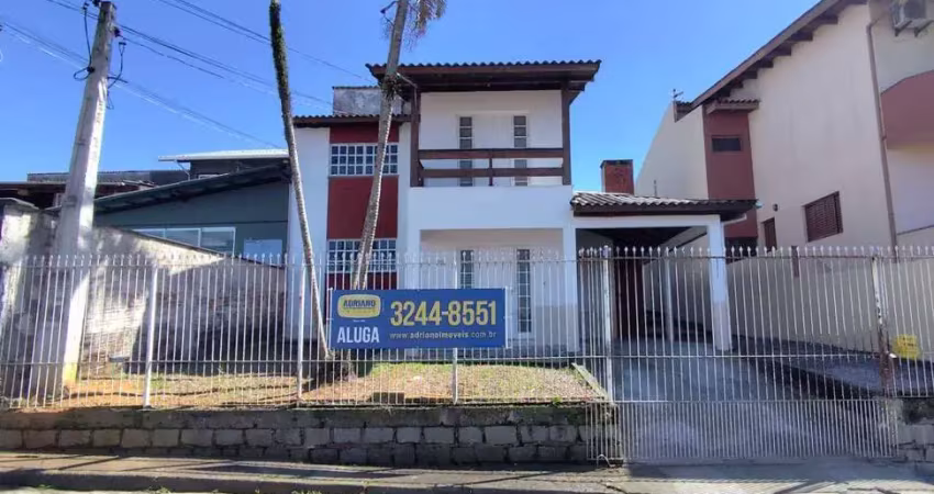 Casa com 3 dormitórios para alugar, 160 m² por r$ 4.087,34/mês - ipiranga - são josé/sc
