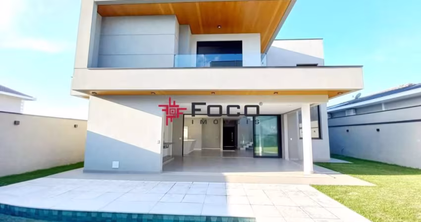 Casa / Condomínio Mont Blanc / Urbanova / 04 Dormitórios / 318m² / São José dos Campos