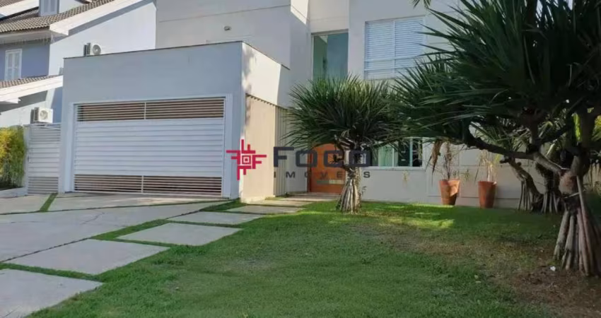 Casa á Venda com 4 Dormitórios, 330m² - R$3.200.000 - Esplanada do Sol