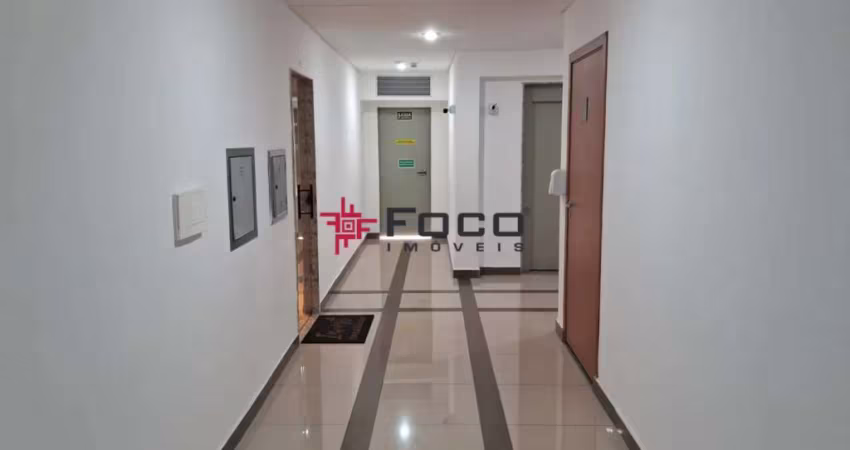 SALA em excelente localização no centro com 47m², 3 salas, 2 copas, 2 banheiros, 1 vaga