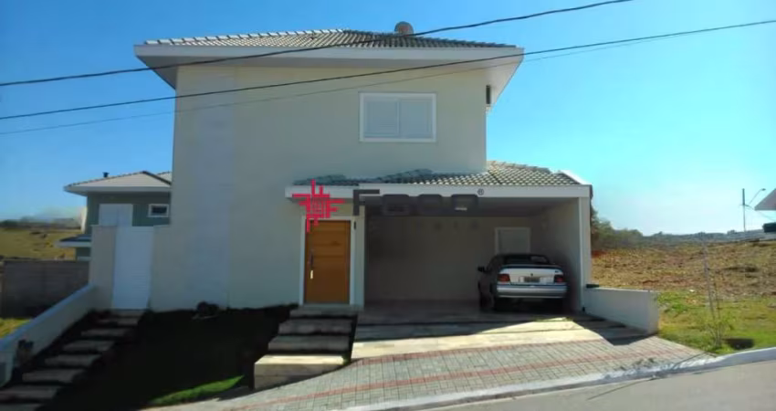 Sobrado no Residencial Mantiqueira / 3 dormitórios sendo 1 suíte com closet / 252m² de terreno / 193m² de construção / São José dos Campos