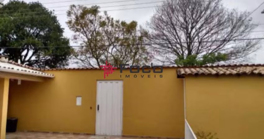 Excelente sobrado / Engenheiro Neiva  / 02 dormitórios / 02 piscinas / Área gourmet /  250m² de terreno / 215m² de construção / Guaratinguetá.