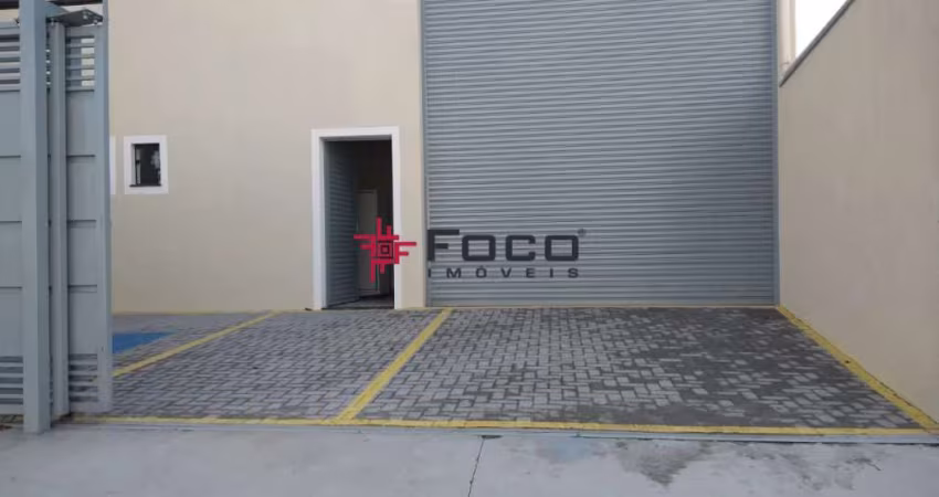Venda / Galpão Comercial / Altos de Santana / Escritório / 04 banheiros / Copa / 312m² de terreno / 372m² de construção/ Jacareí.