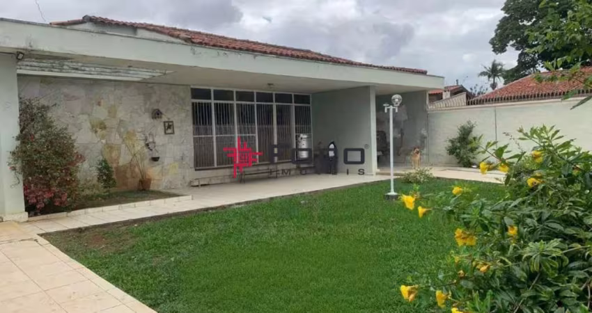 Casa à Venda com 4 Dormitórios, 270m² - R$2.800.000 - Jd. Esplanada