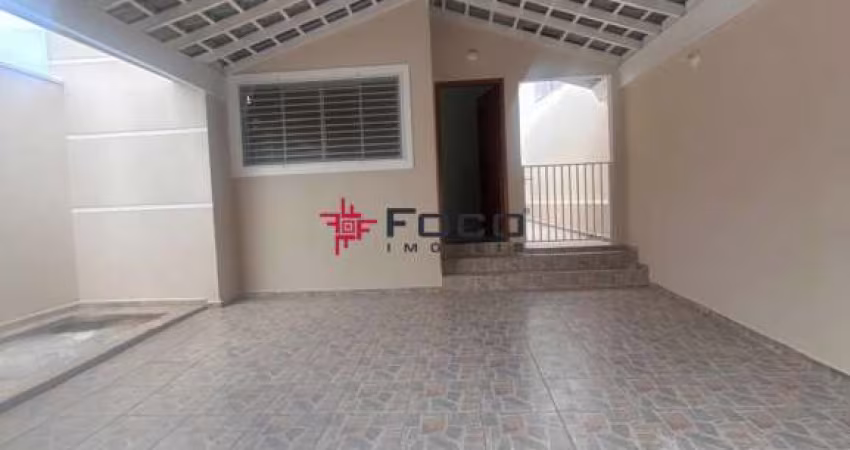 Casa  /  Villa Branca   / 02 Dormitórios / 01 Suíte / 175M²TE / 157M²AC / Jacareí