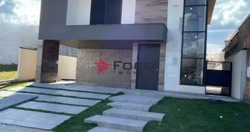 Sobrado recém-construído no Residencial Mantiqueira / 4 quartos sendo 3 suítes com closet / Piscina / 252m² de terreno / 180m² de construção / São José dos Campos