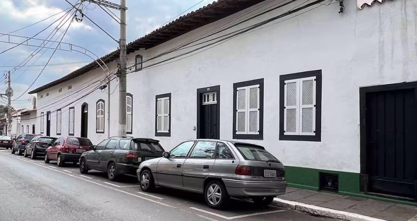 CASARÃO COMERCIAL - Centro Histórico Santana de Parnaíba (fachada tombada)