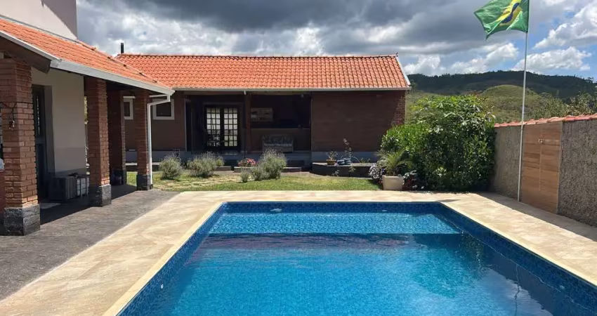 Casa em pocinhos do rio verde, caldas mg,com piscina  r$750.000,00