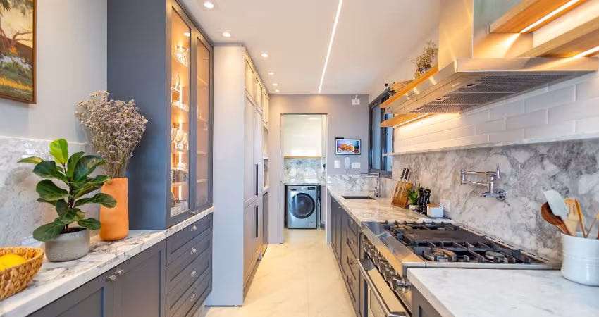 Apartamento semimobiliado, no Ecoville