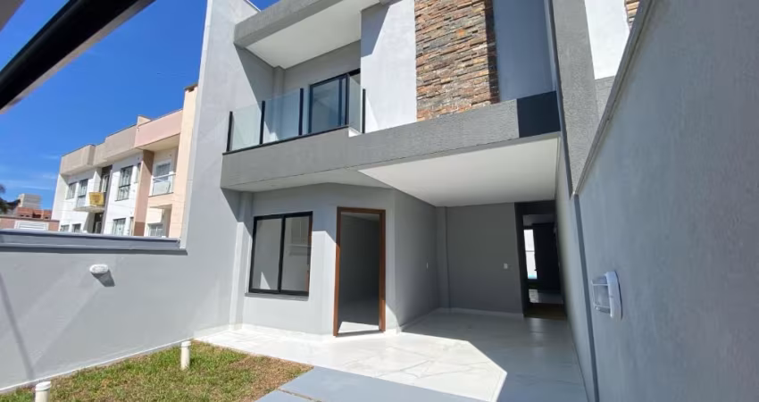 Lindo Sobrado com Piscina no Bairro Itacolomi – Suíte, Área de Festa e a Apenas 250m da Praia!